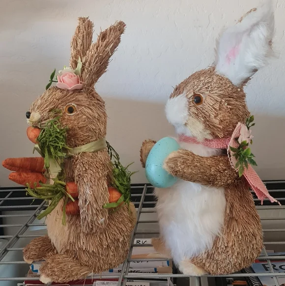 Michaels Sisal Bunny by Ashland Set/2 Carrot & Egg - White Fake Fur - EUC - Picture 2 of 6